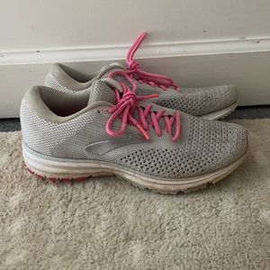 Brooks Running Shoes: Size 9.5